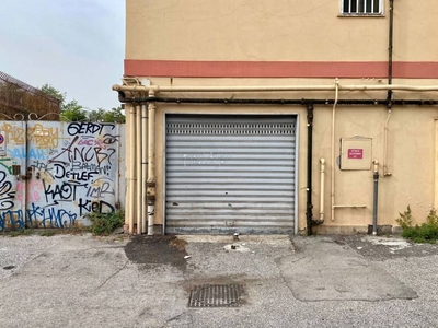 Garage in vendita a Napoli via Canzanella Vecchia