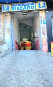 Garage in vendita a Napoli via Serafino Biscardi, 19