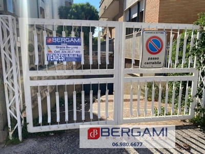 Garage in vendita a Nettuno via dei Gerani, 8