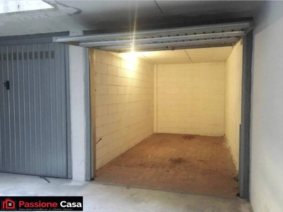 Garage in vendita a Parma