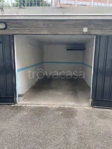 Garage in vendita a Parma via Edward Jenner