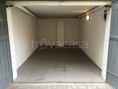 Garage in vendita a Parma via Mantova, 8