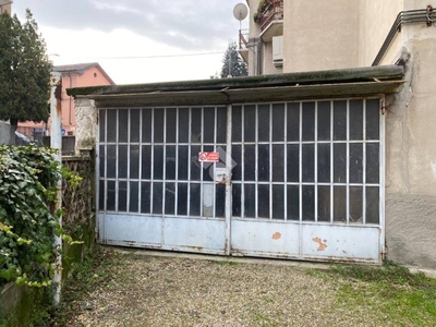 Garage in vendita a Pavia via s. Pietro in Verzolo, 30