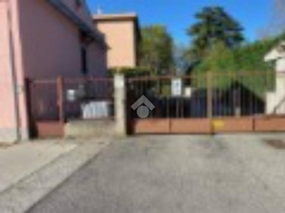 Garage in vendita a Pavia viale Cremona, 290