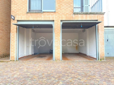 Garage in vendita a Peschiera Borromeo via Fratelli Cervi