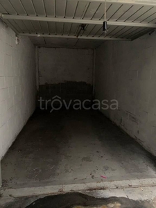 Garage in vendita a Pessano con Bornago via Umberto I