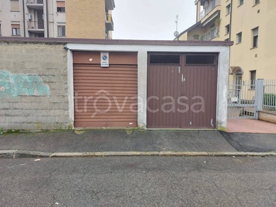 Garage in vendita a Pioltello via Simone Martini, 9