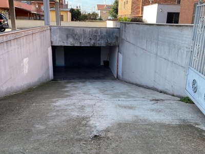 Garage in vendita a Pomezia via Bilancia, 1/l