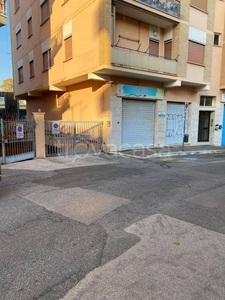 Garage in vendita a Pomezia via Pietro Metastasio, 23