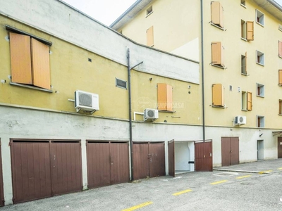 Garage in vendita a Reggio nell'Emilia viale Regina Margherita
