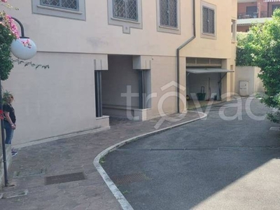 Garage in vendita a Roma via Poggio Reale, 31