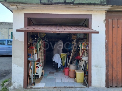 Garage in vendita a Solaro piazza San Pietro, 24