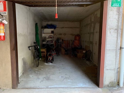 Garage in vendita a Tradate via del Carso, 19