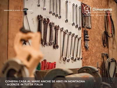 Garage in vendita a Urbino via Madonna del Lago, 3, localit? Pallino