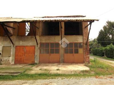 Garage in vendita a Usmate Velate cascina Bettolino