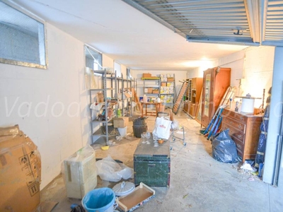 Garage in vendita a Vado Ligure via Sabazia, 13