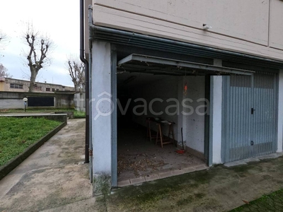 Garage in vendita a Voghera