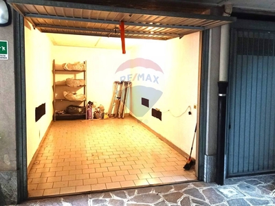 Garage in vendita ad Arcore via monviso, 37