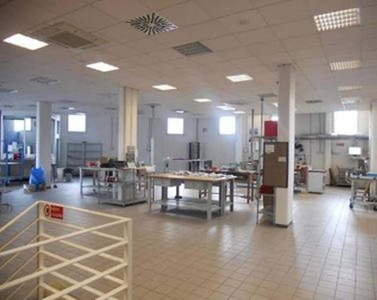 Laboratorio in vendita a Firenze via lucca, 60
