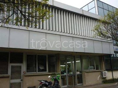 Laboratorio in vendita a Serravalle Pistoiese via Provinciale Lucchese, 47