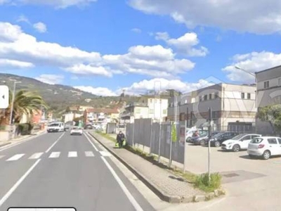 Magazzino in vendita a Serravalle Pistoiese via Provinciale Lucchese