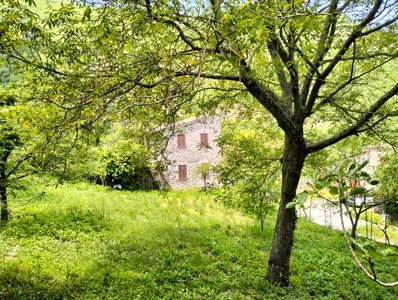 Magazzino in vendita a Spoleto la Via di Francesco