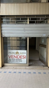 Negozio in vendita a Este via principe Umberto