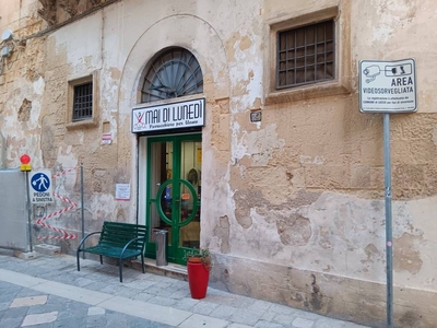Negozio in vendita a Lecce via Giuseppe Palmieri