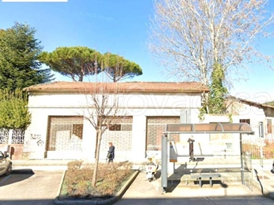 Negozio in vendita a Lucca viale Castruccio Castracani, 55100