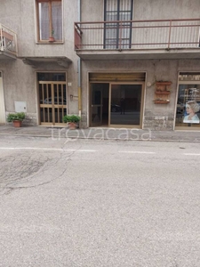 Negozio in vendita a Perugia strada di Ponte d'Oddi, 20