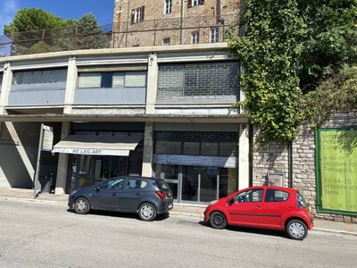 Negozio in vendita a Perugia via Fiorenzo di Lorenzo