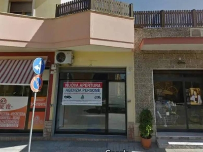 Negozio in vendita a Surbo via Don Franceco Cosma/angolo via Trabucco
