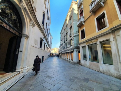 Negozio in vendita a Venezia ?calle frezzeria, 1820