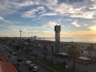 Negozio in vendita a Viareggio viale Guglielmo Marconi