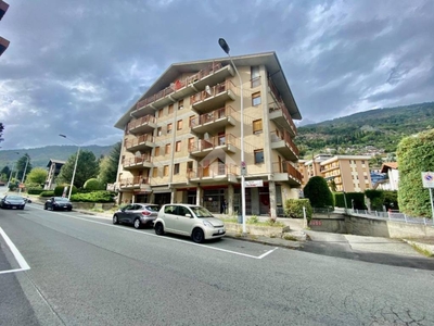 Negozio in vendita ad Aosta corso Saint - Martin - de - Corleans, 312