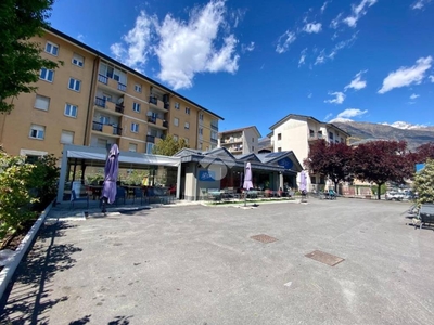 Negozio in vendita ad Aosta via Clavalité, 25