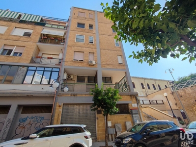 Negozio / locale commerciale di 107 m² in Brindisi