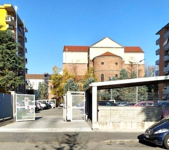 Posto Auto in vendita a Milano via Bari