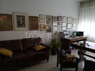 Ufficio in in vendita da privato a Carrara via Camillo Benso di Cavour, 3