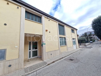 Ufficio in vendita a Bastia Umbra via Cesare Battisti