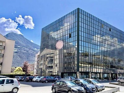 Ufficio in vendita ad Aosta regione Borgnalle, 12