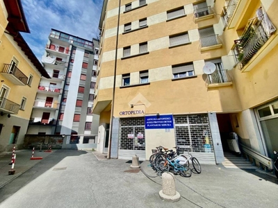 Ufficio in vendita ad Aosta via Laurent Martinet, 43