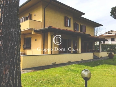 Villa in affitto a Forte dei Marmi via XX Settembre,