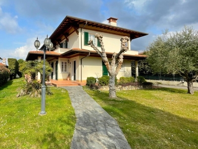 Villa in affitto a Forte dei Marmi vittoria Apuana,