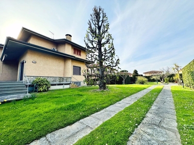 Villa in affitto a Pietrasanta via Puglie,