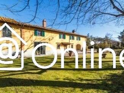 Villa in Vendita a Prato Via Guilianti 1 Prato
