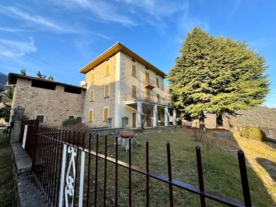Villa in vendita a Rogno