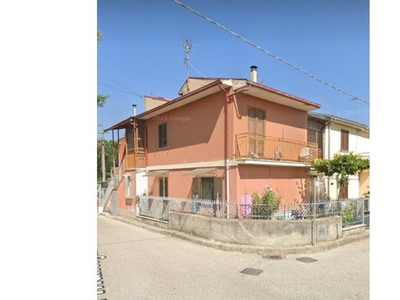 Casa indipendente in vendita a Avezzano, Frazione Borgo Via Nuova, Via Lippi 10