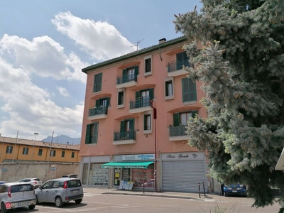 Appartamento in Vendita in Piazza Giosuè Carducci a Lecco