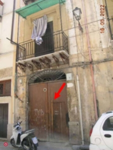 Appartamento in Vendita in Via Albergheria 70 a Palermo